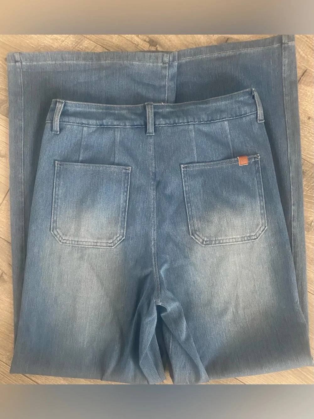 MEDIUM. HALARA TUMMY SUPPORT TAILORED STRETCH WIDE LEG JEANS